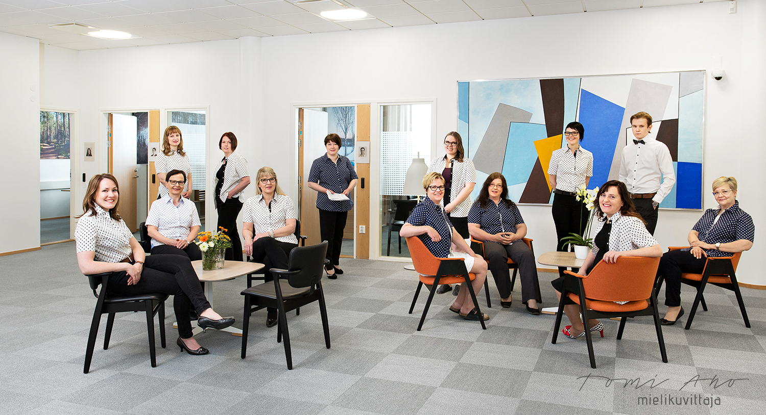 Osuuspankki ryhmäkuvaus Mielikuvittaja Tomi Aho