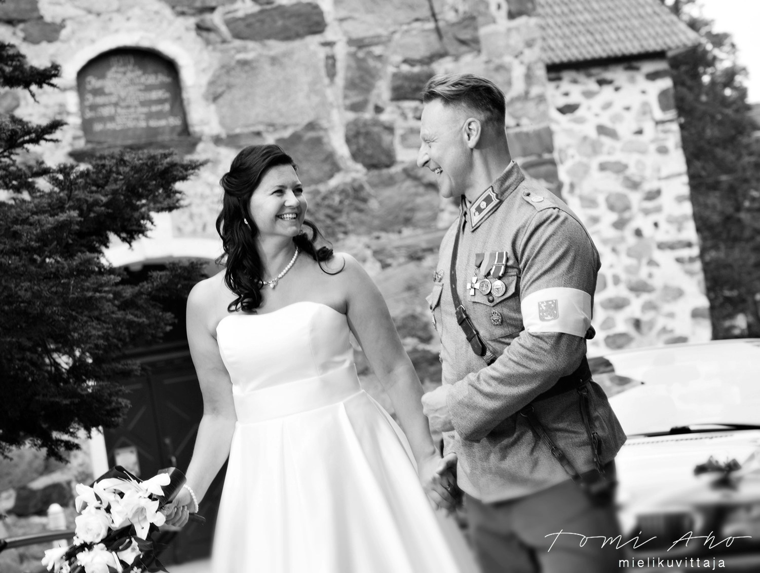 Hääkuvaus Kangasalan kirkolla Mielikuvittaja Tomi Aho.