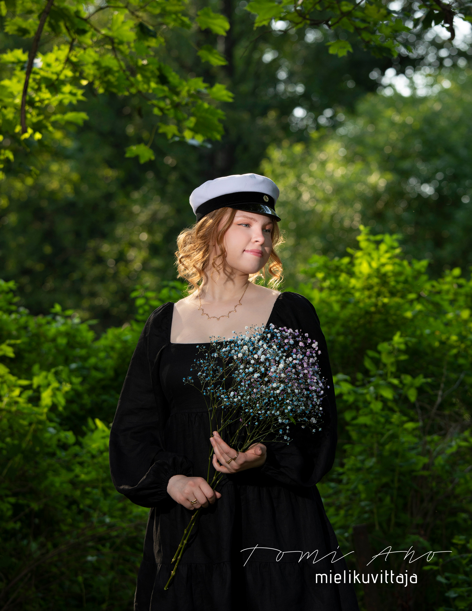 Ylioppilaskuvaus kotipihassa Kangasala Mielikuvittaja Tomi Aho