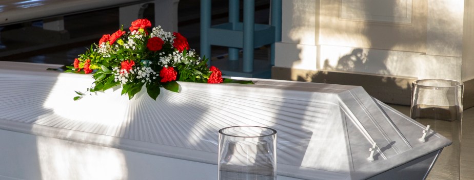 Tilaisuuskuvaus hautajaisissa, siunaustilaisuuden kuvaus Mielikuvittaja Tomi Aho