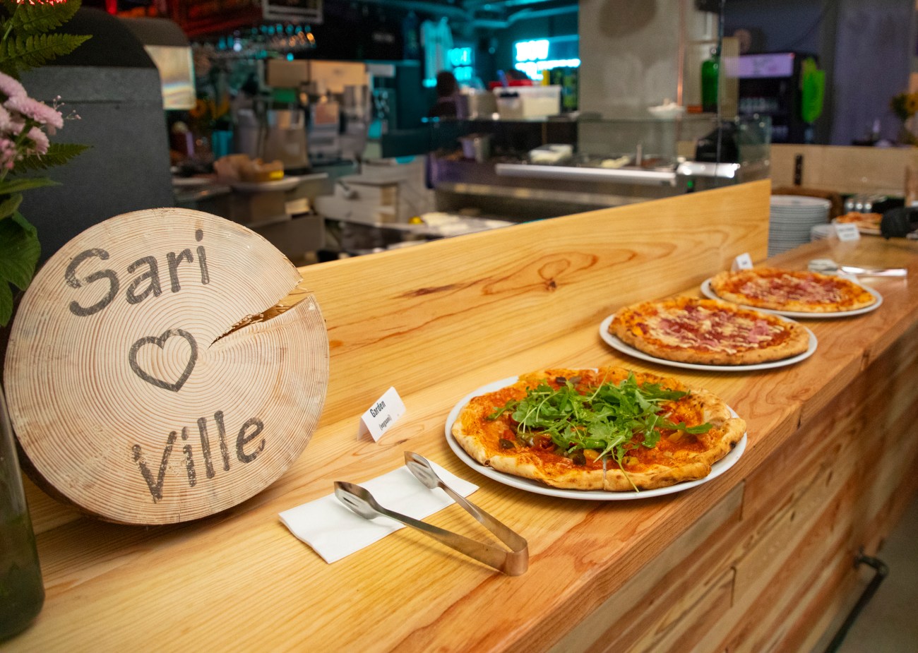 Dokumentaarinen hääkuvaus Mielikuvittaja Tomi Aho, tilaisuuskuvaus.